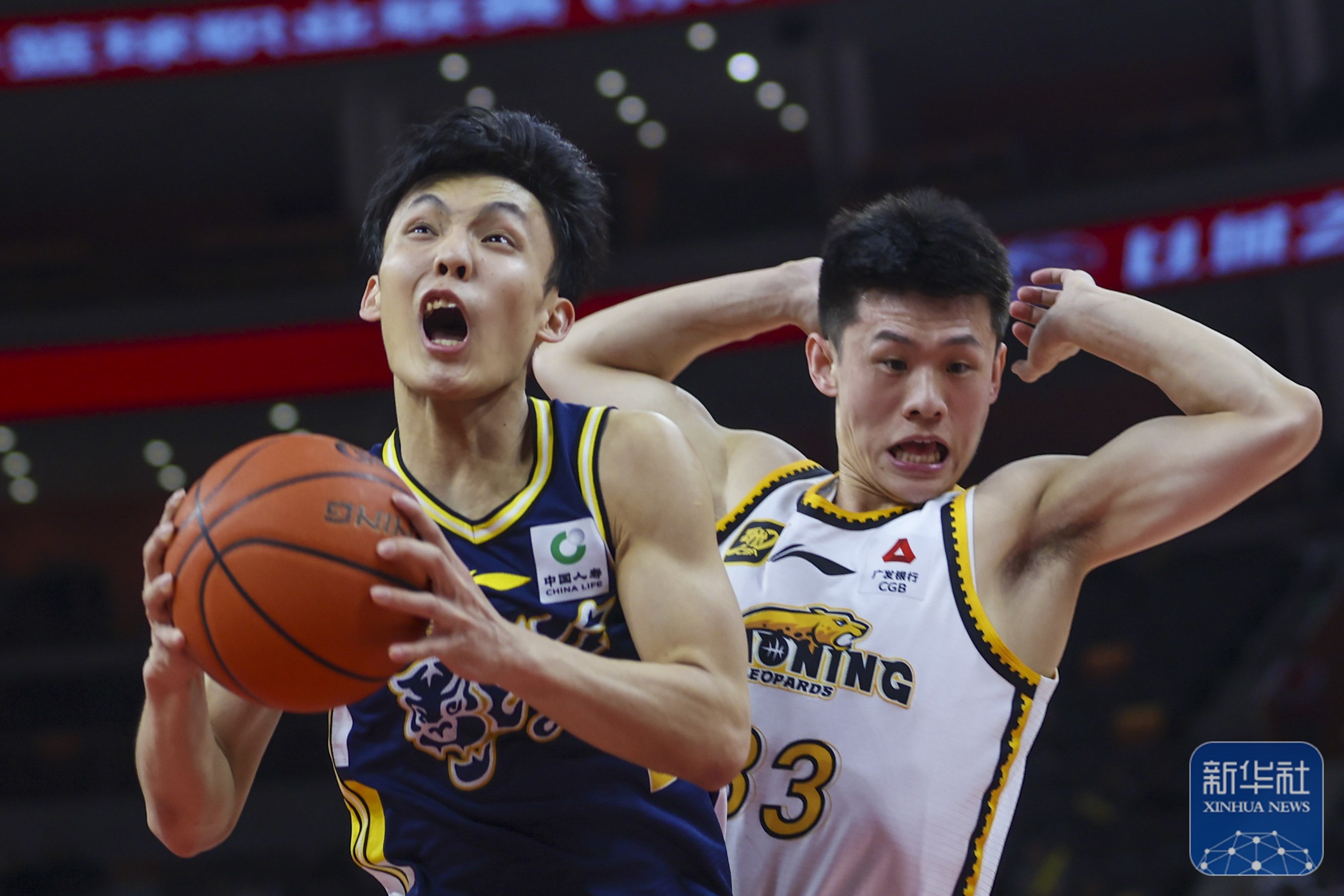 转折点深圳男篮门线救险，CBA常规赛集结日攻防权衡，赛场秩序良好，赛程密集仍需轮换的简单介绍