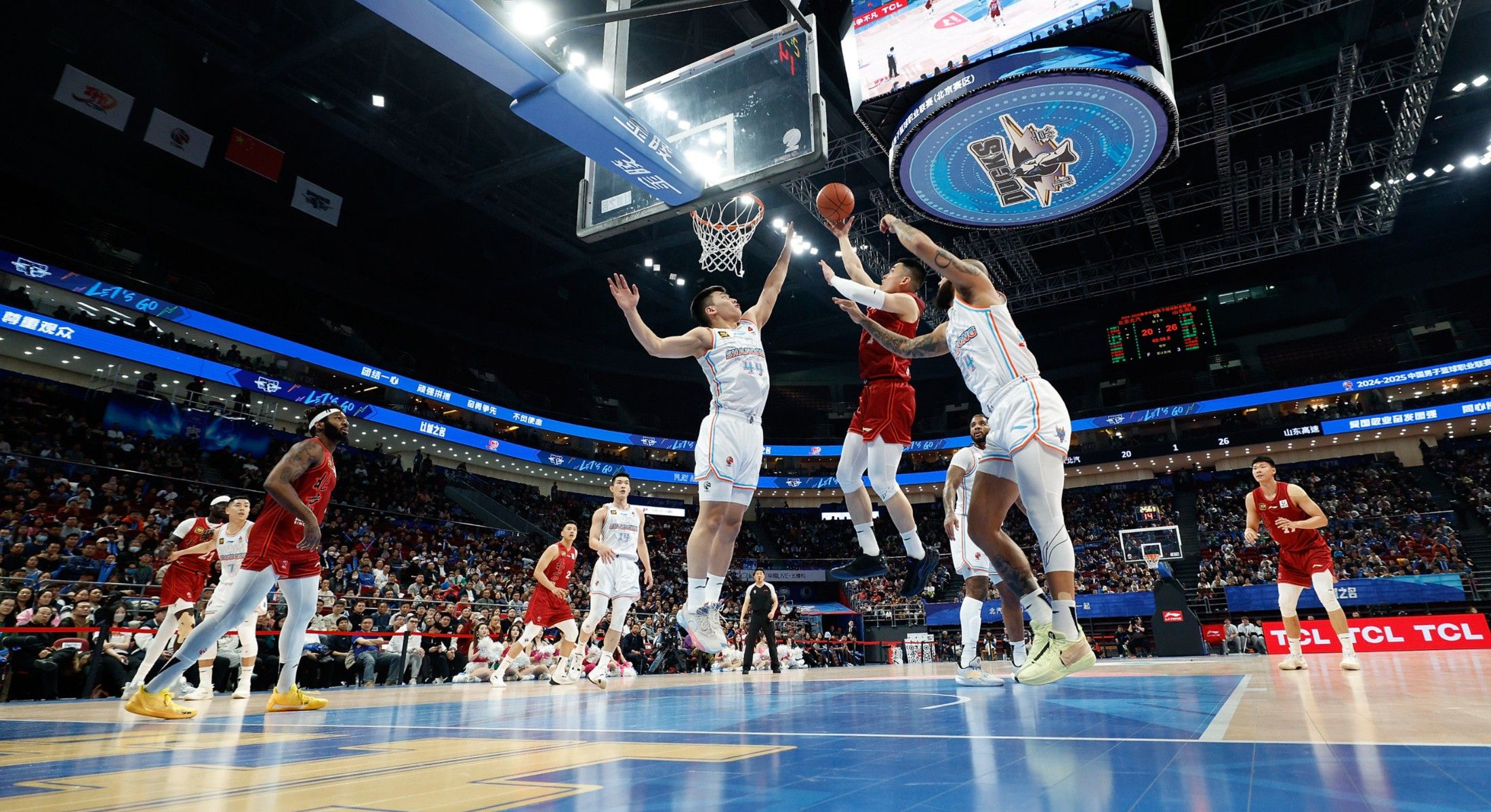 多伦多猛龙训练开放日，关键时刻迎来里程碑引欢呼，NBA常规赛在即，临场指挥获称赞 