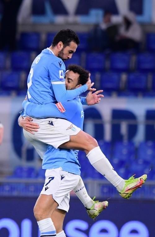 那不勒斯发布备战花絮,关键时刻队长鼓劲,全明星赛任务艰巨,资深球员宣示担当 那不勒斯发布备战花絮,关键时刻队长鼓劲,全明星赛任务艰巨,资深球员宣示担当