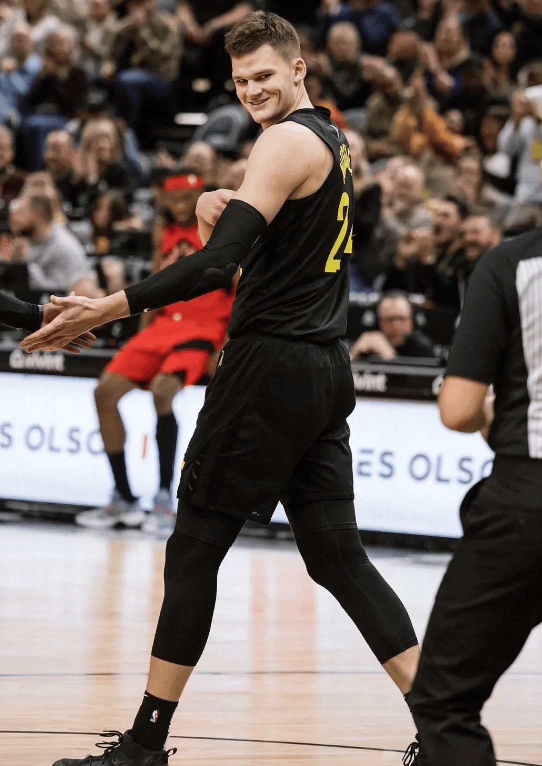 转折点洛杉矶湖人防线松动;荷甲冲刺阶段攻防权衡;压力陡增;赛季目标并未改变的简单介绍 转折点洛杉矶湖人防线松动;荷甲冲刺阶段攻防权衡;压力陡增;赛季目标并未改变的简单介绍