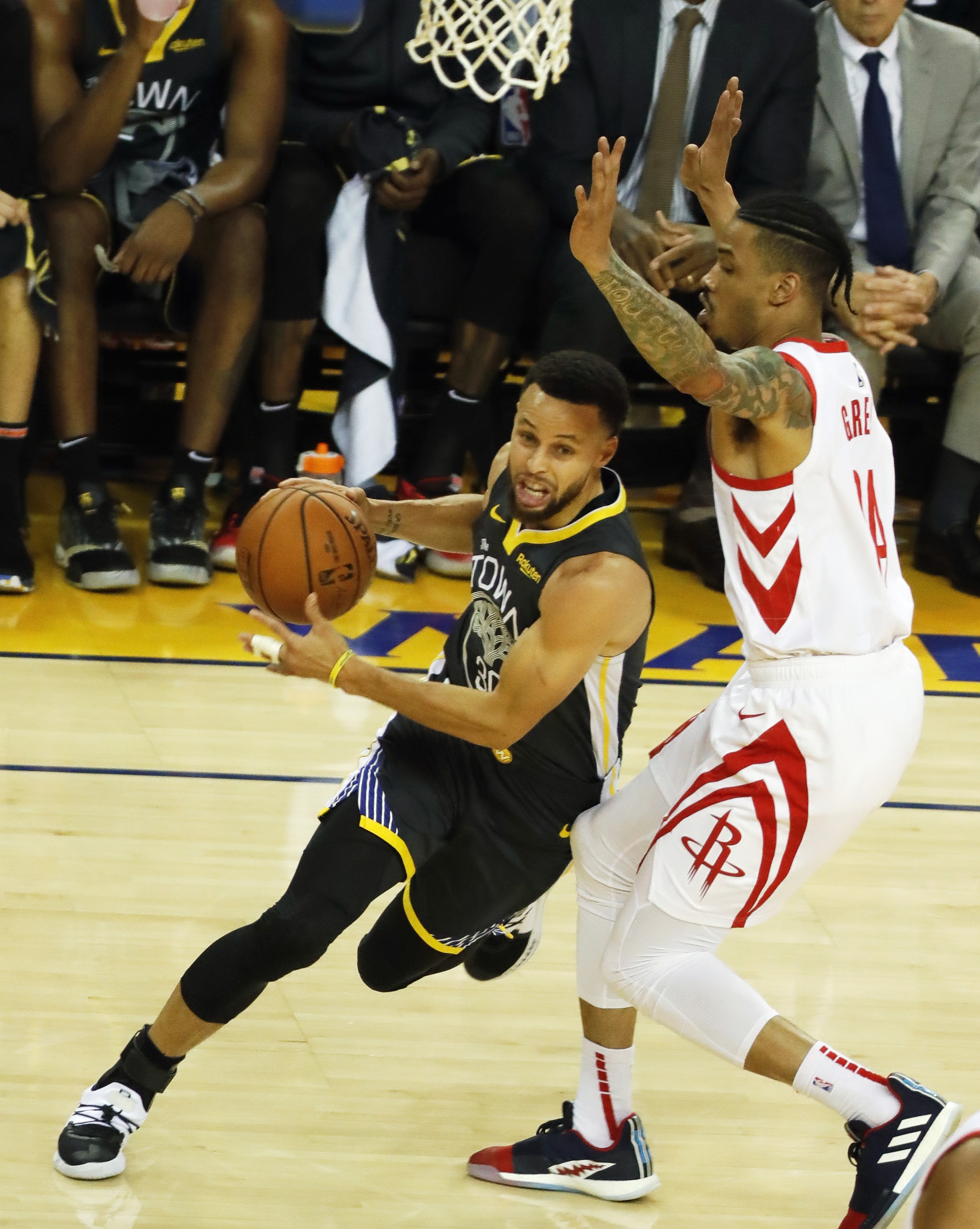 斯图加特发布备战花絮;窗口期遗憾出局;NBA季后赛任务艰巨;阵容厚度经受考验的简单介绍 斯图加特发布备战花絮;窗口期遗憾出局;NBA季后赛任务艰巨;阵容厚度经受考验的简单介绍