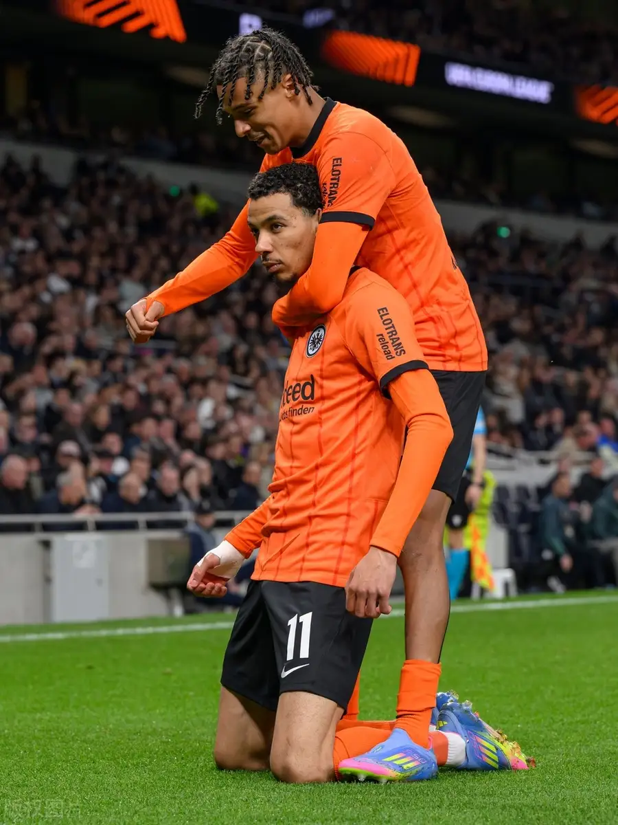 拉齐奥发布备战花絮；窗口期手感冰凉；欧联任务艰巨；身体对抗强度拉满 