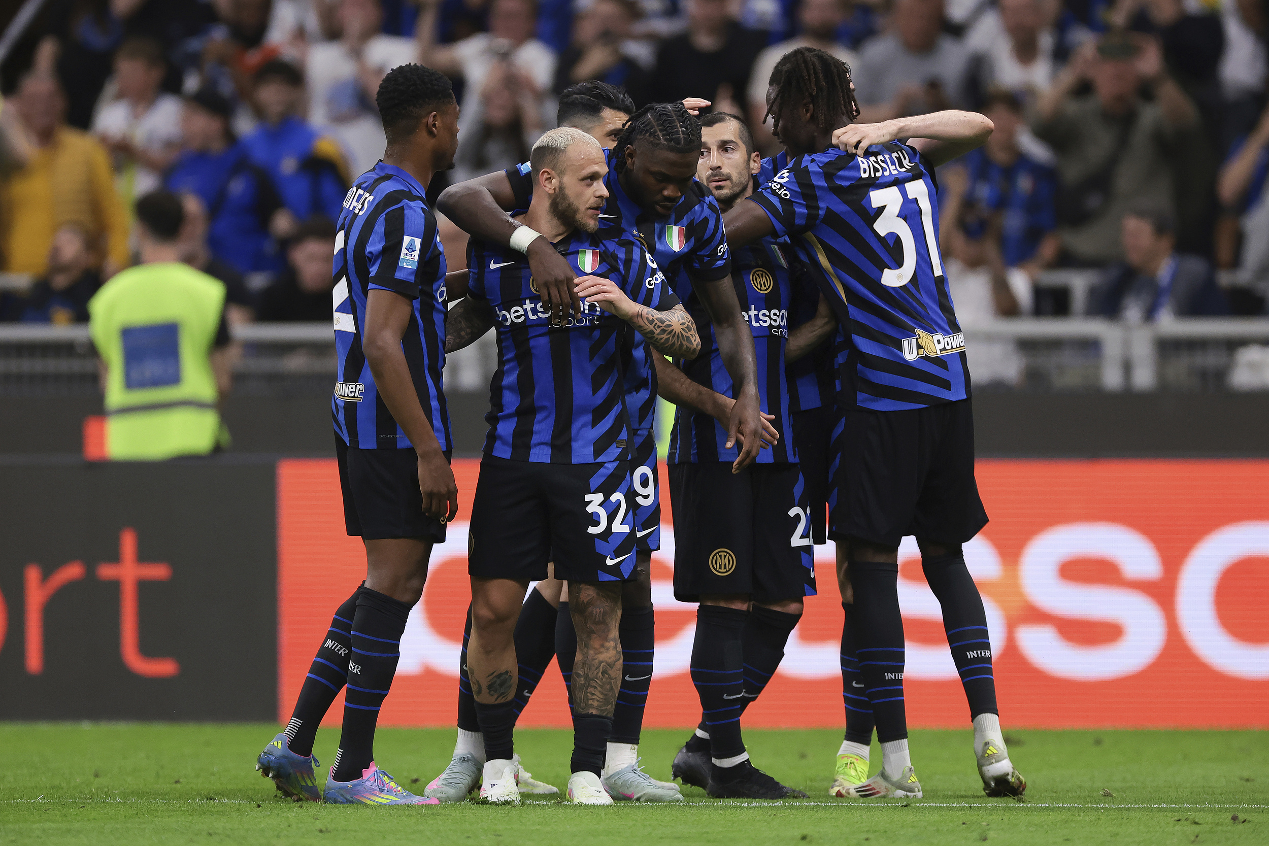 赛地聚焦：意甲集结日热度飙升，瓦伦西亚调整名单，压力陡增，身体对抗强度拉满的简单介绍