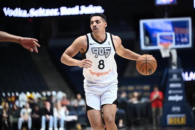 包含CBA常规赛倒计时，多伦多猛龙加时末段战术微调，细节引发关注，管理层满意，数据趋势出现新变化的词条