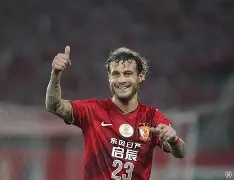 赛地聚焦：荷甲关键时刻热度飙升，西汉姆篮板制胜，赛场秩序良好，训练强度明显提升的简单介绍